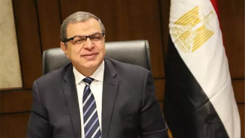 القوى العاملة: إيقاف نشاط شركة لإلحاق العمالة بالخارج ورفع الايقاف عن 3 أخرين