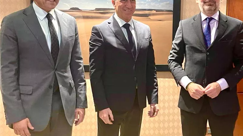 وزير السياحة والآثار يبحث مع السفير الإيطالي دفع مزيد من الحركة السياحية الوافدة
