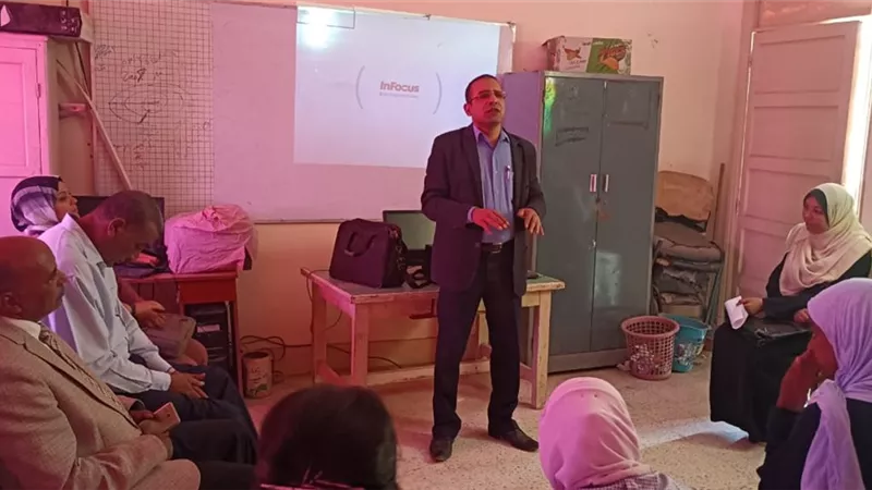 البيئة تكثف أنشطتها بندوات توعوية فى الغردقة و قوص