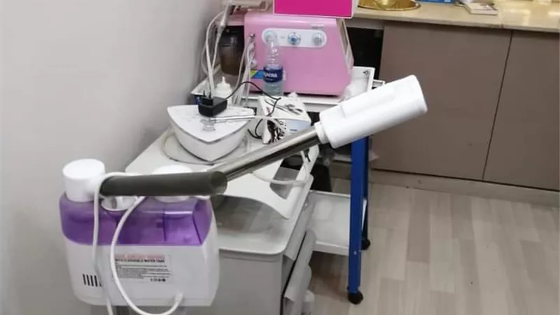 غلق مركزى تجميل يعملان دون ترخيص بمدينة قنا