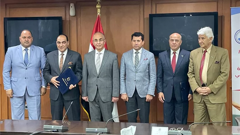 وزير الشباب ورئيس جامعة الزقازيق يشهدان توقيع بروتوكول تعاون بين الوزارة والجامعة