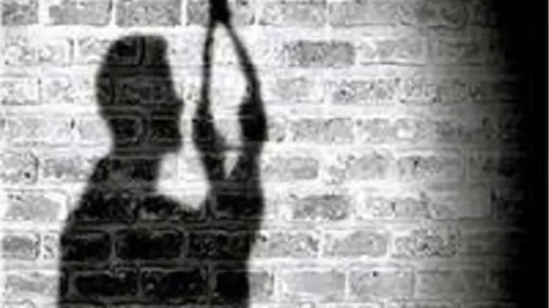 شاب ينهى حياته شنقاً داخل مسكنه لمروره بأزمة نفسيه فى اسيوط
