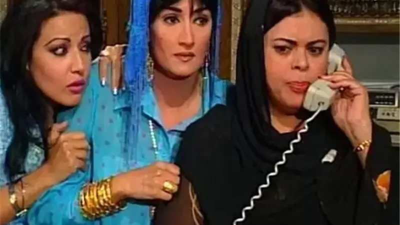 غادة عبد الرازق تضحك على صورة سمية الخشاب ورد ناري من الأخيرة
