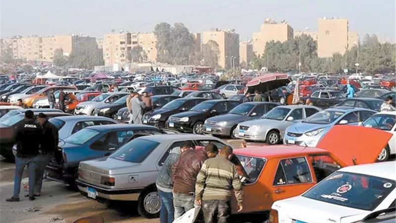 سوق السيارات.. فوضي ومساومات