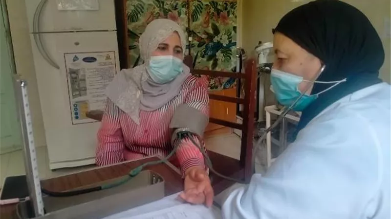 الكشف على ٢٣٠٠ مريض فى قافلة طبية بالزقازيق