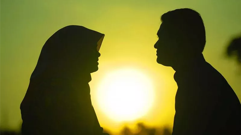 كفارة الجماع فى نهار رمضان..هل تجب على الزوج فقط؟