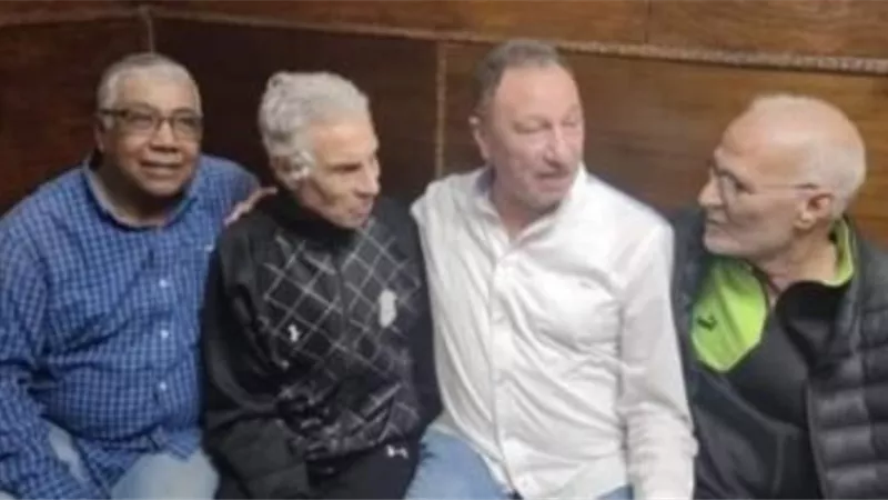 الخطيب يزور نجم الاتحاد السكندري السابق لمروره بوعكة صحية
