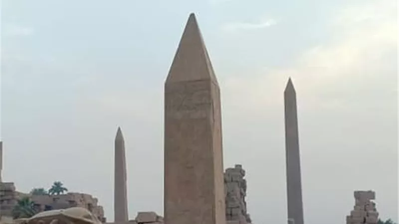 ترميم وإقامة مسلة الملكة حتشبسوت بالكرنك