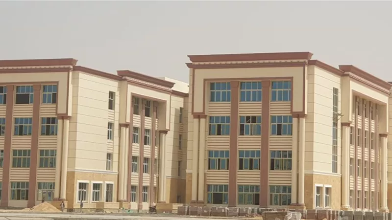 وزير التعليم العالي يستعرض تقريرًا حول الأعمال الإنشائية بجامعة بني سويف الأهلية