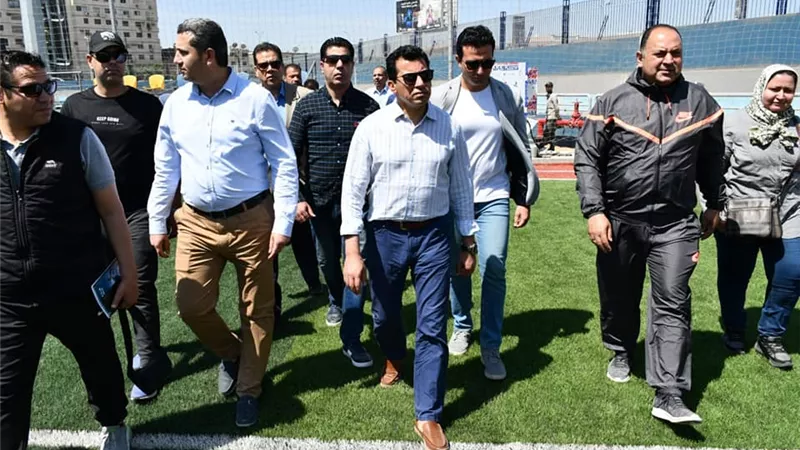 وزير الشباب يتفقد الأعمال الإنشائية بفرع نادي النادي بشيراتون قبل افتتاحه