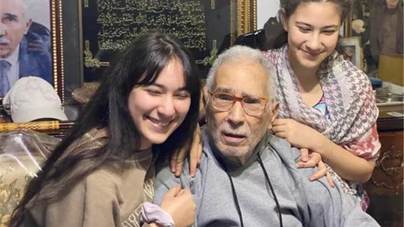نجل عبد الرحمن أبو زهرة يكشف آخر تطورات حالة والده الصحية بعد العملية الجراحية