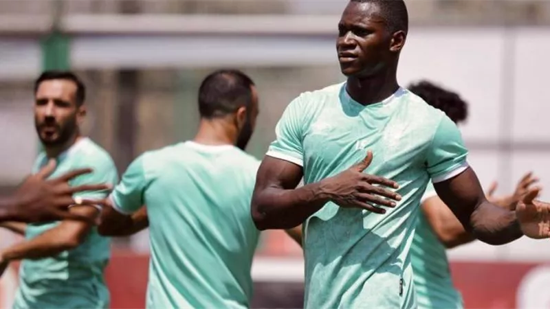 توابع زلزال المصري.. الأهلي يبحث عن بديل لـ ديانج ومعلول
