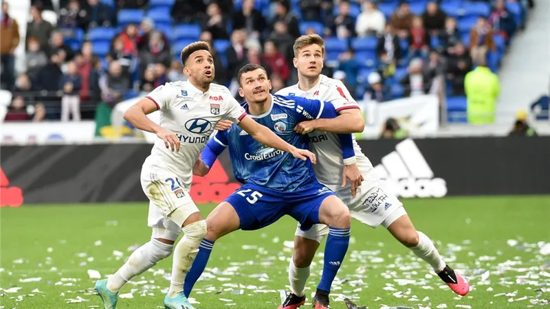 ستراسبورج يسقط في فخ التعادل أمام ليون بالدوري الفرنسي