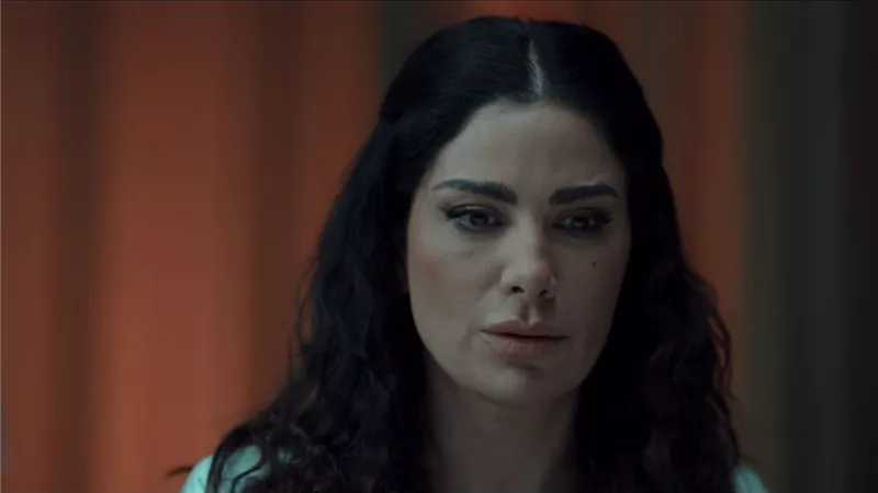 دموع صبا مبارك تتساقط بأول لقاء لها مع عمرو سعد في 