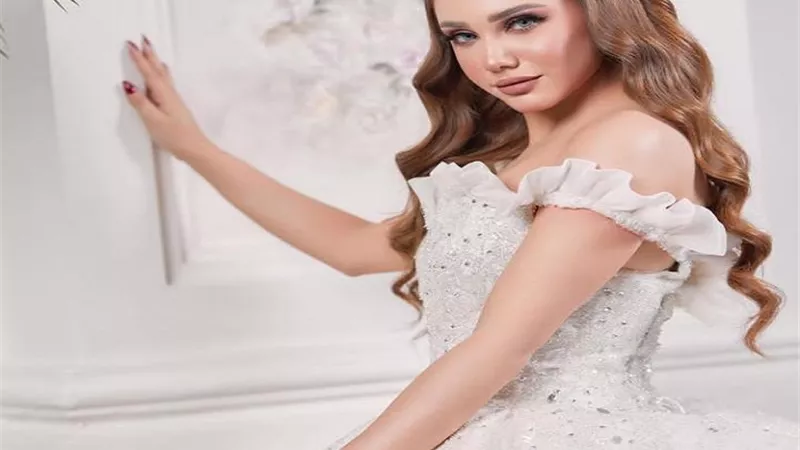 بالأبيض.. إطلالة ملائكية لـ 