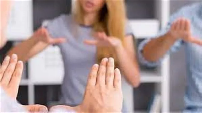 الصم والبكم ..هل عليهم حفظ القرآن والصلاة والصوم؟