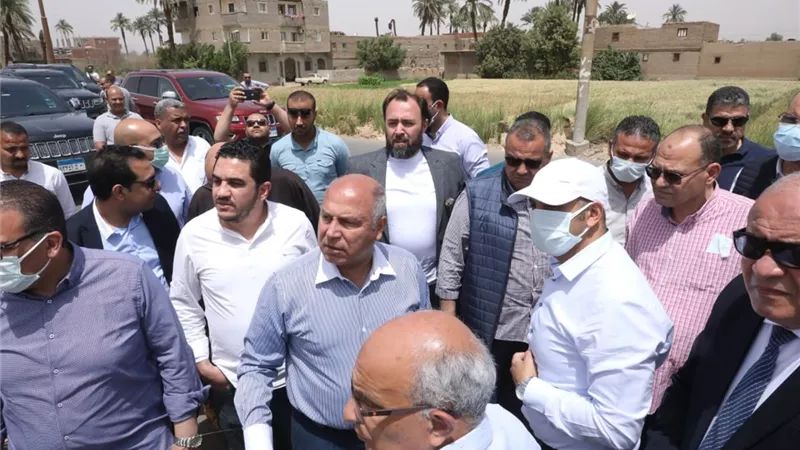وزيرالنقل يتفقد أعمال تنفيذ الجسور الترابية والمحطات لمشروع الخط الثاني للقطار الكهربائي السريع