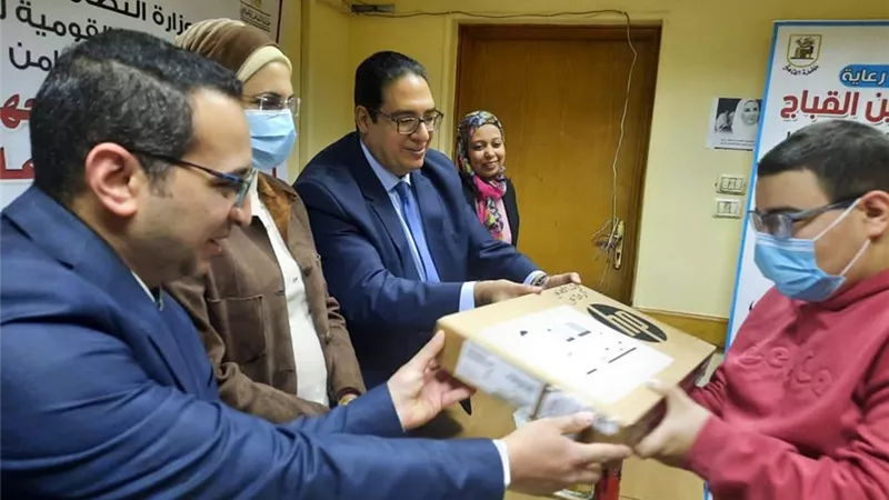 توزيع الدفعة الثانية من أجهزة لاب توب لذوي الهمم من طلاب جامعة القاهرة