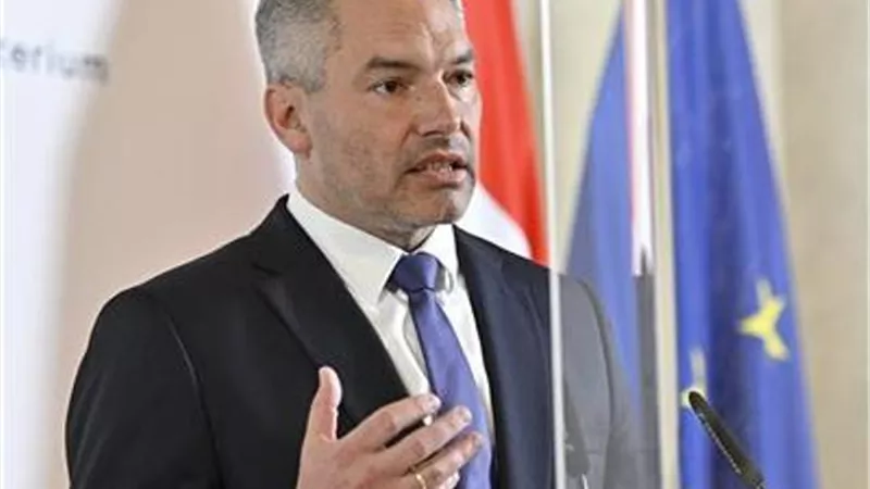 لقاء المستشار النمساوي مع الرئيس بوتين سيكون ثنائيا وبعيدا عن الصحافة