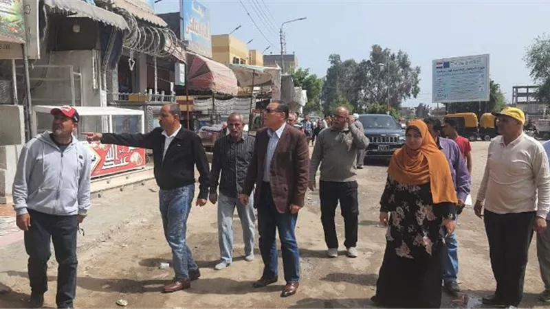 محافظ الشرقية يُفاجئ قريتي سوادة وأكياد بفاقوس ويتفقد معرض السلع الإستهلاكية بالمدينة