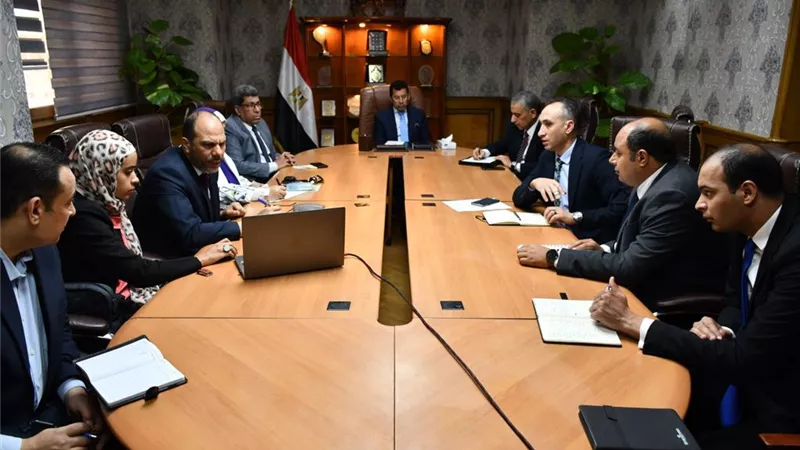وزير الشباب يبحث مستجدات شبكة معلومات الرياضة مع مركز المعلومات بمجلس الوزراء
