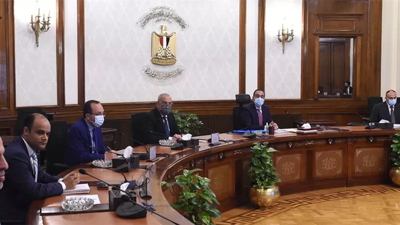 رئيس الوزراء يستعرض مقترحا لتطوير المنطقة الغربية بمدينة العلمين الجديدة