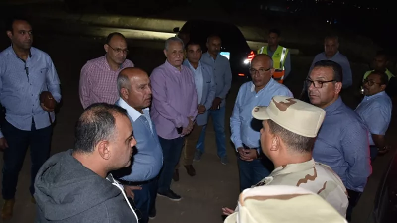 وزير النقل والمحافظ يتفقدان أعمال محور شمال الأقصر