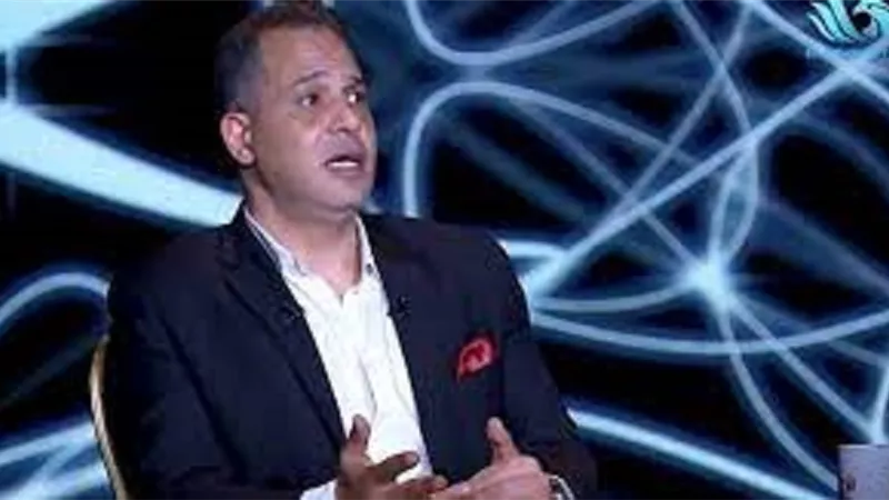 مصطفى درويش يرد على ارتباطه بسيدة عربية تكبره بـ 30 عاما