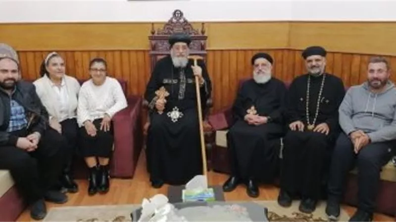 البابا تواضروس الثاني يستقبل أرملة كاهن الإسكندرية الشهيد وأسرته