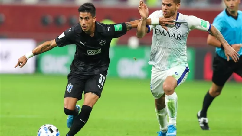 نقل لاعب الهلال السعودى للمستشفى بعد الفوز على الريان