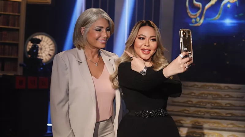 سوسن بدر تعلق على أزمة منى زكي وعودتها للحجاب في 