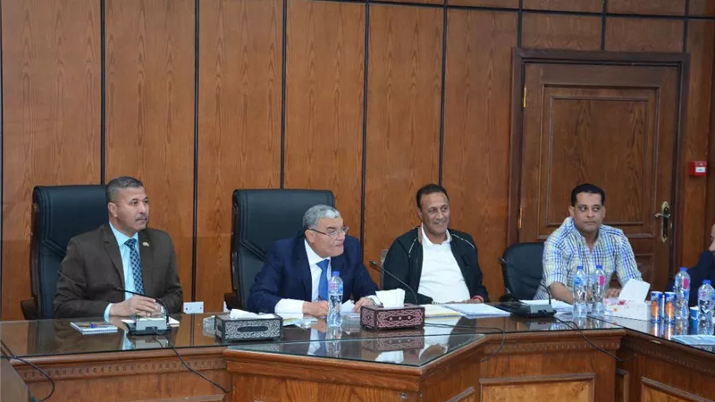 محافظ المنيا : تكثيف الرقابة والسيطرة على اعمال توريد محصول القمح من المزارعين