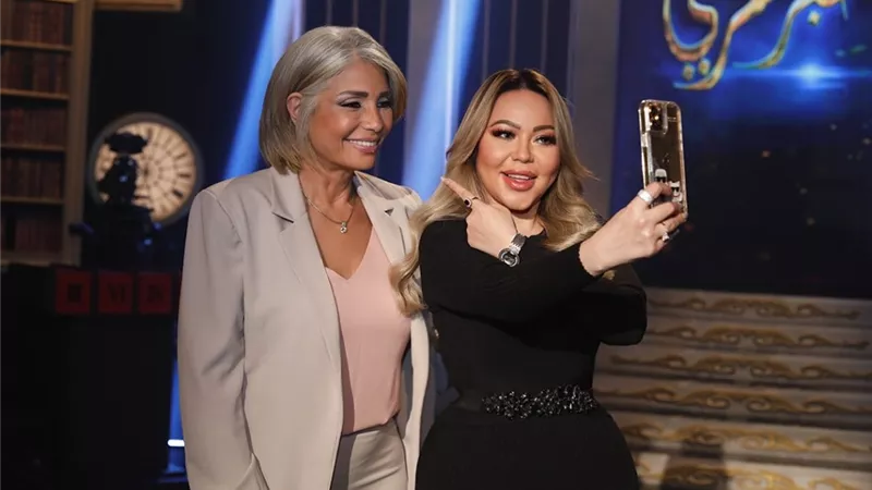سوسن بدر تكشف حقيقة خطوبتها وسر صورة ارتداءها فستان سندريلا