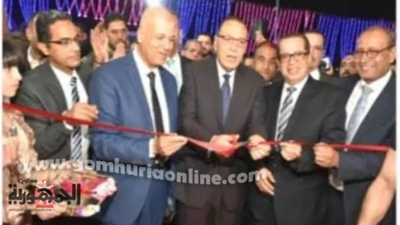 محافظ الشرقية وقيادات العاشر يفتتحوا معرض مجلس الأمناء لمكافحة الغلاء