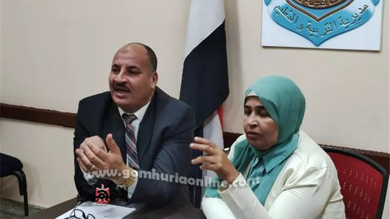 وكيل وزارة التعليم بقنا فتح معرض الانشطة التربوية و إتاحة المعروضات للبيع