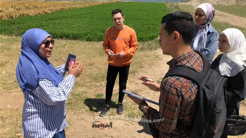 طلاب علوم الارض فى زياره ميدانيه للابار الشاطئيه ببنى سويف