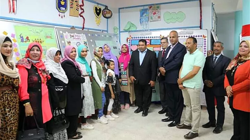 وكيل تعليم الوادى الجديد يشيد بأعمال معرض الصحافة المدرسية بالخارجة الفنية