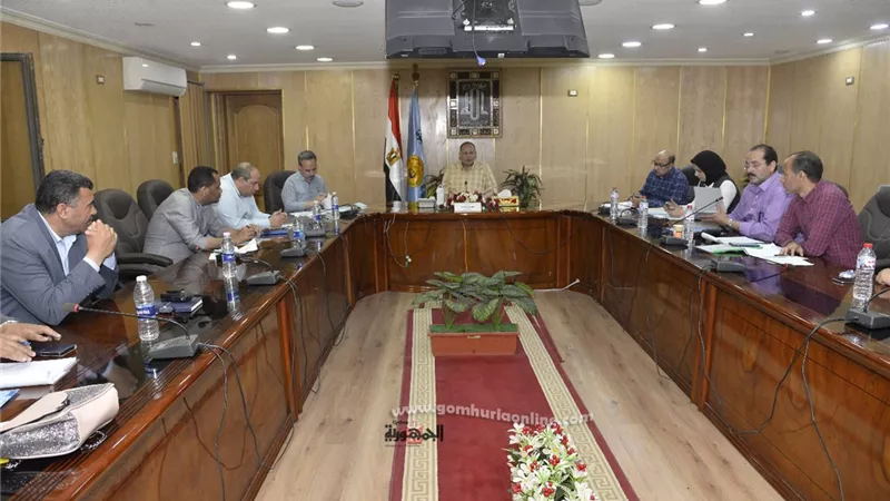 محافظ أسيوط يترأس اجتماعاً لمناقشة الموقف التنفيذي لمبادرة 