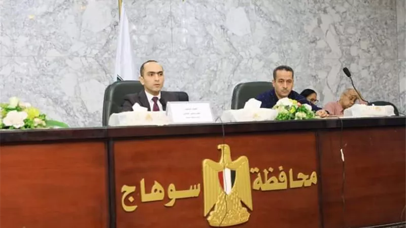 نائب محافظ سوهاج يعقد اجتماعاً مع أعضاء وحدة 