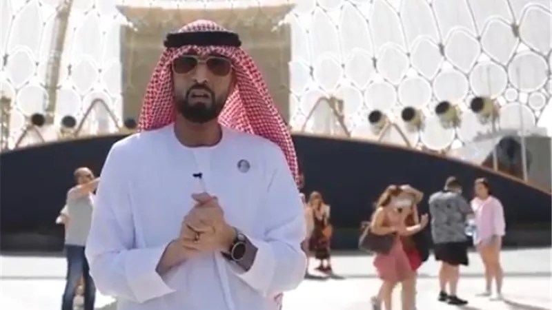 تعرف علي سر العود المطلى بالذهب الذى تألق الفنان الإماراتي طارق المنهالي بالعزف عليه في أكسبو دبي