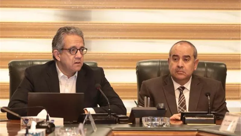 وزيرا الطيران والسياحة يبحثان آليات تحفيز الحركة الجوية والسياحية الوافدة إلى مصر