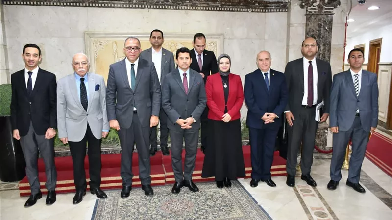 وزير الشباب والرياضة يبحث التعاون مع رئيس معهد التخطيط القومي