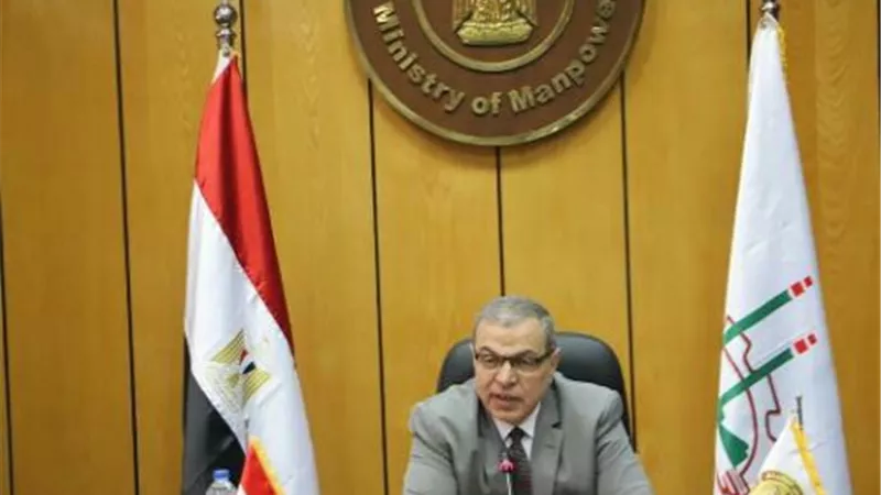 سعفان يعلن تخصيص هاتف لاستقبال استفسارات العاملات الراغبات فى الترشح لانتخابات النقابات
