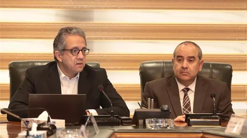 وزيرا السياحة والطيران المدني يبحثان آليات تنشيط الحركة السياحية