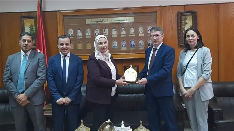 عميد ألسن عين شمس تستقبل المستشار الثقافي الروسي بالقاهرة