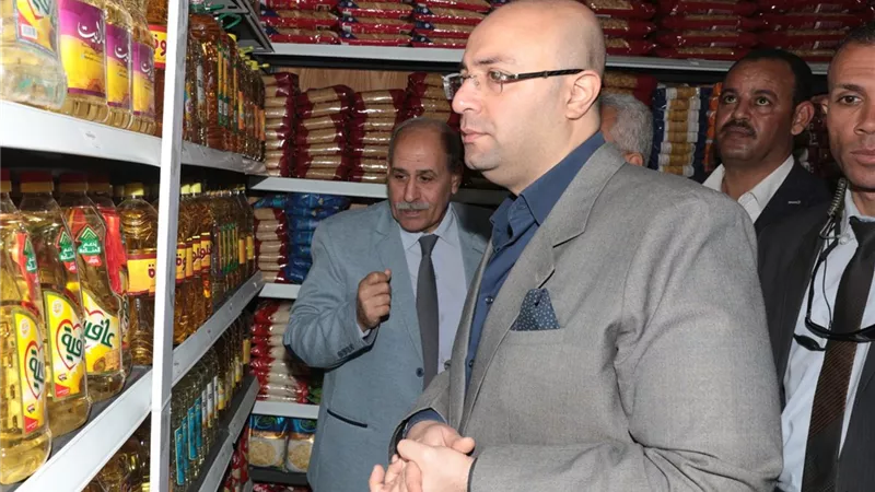 محافظ بني سويف يتفقد معرض 