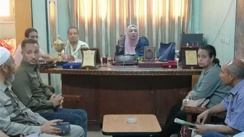 ادارة دشنا التعليميه تعقد اجتماعا للاستعداد لحفل الأنشطة الختامي