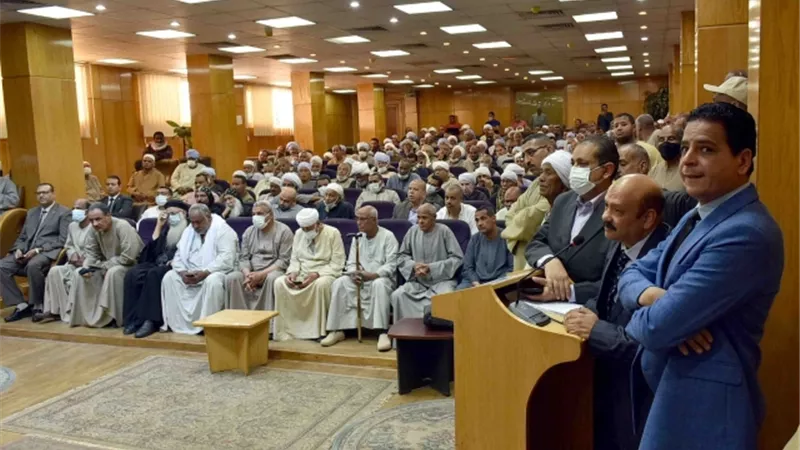 محافظ الأقصر يطالب مزارعى القمح بتوريده كواجب وطنى