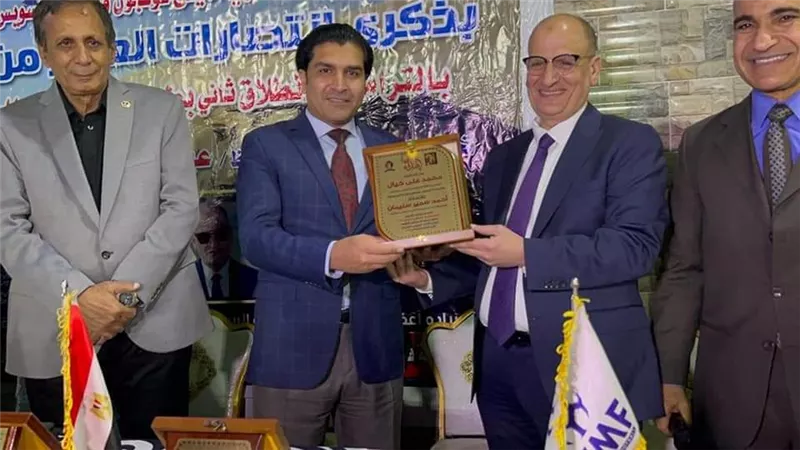 السويس تكرم رئيس إتحاد الميني فوتبول