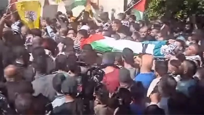 مراسم عسكرية في تشييع جثمان المُستشار القانوني الفلسطيني الذي استشهد في نابلس اليوم